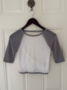 FREE PEOPLE MOVEMENT white and gray raglan crop top with criss cross open back S